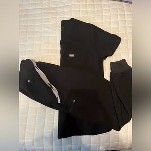 NWOT Figs women’s black scrubs Large top and Medium Tall joggers